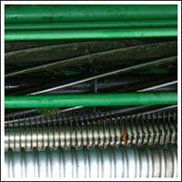 Blades on a cylinder mower